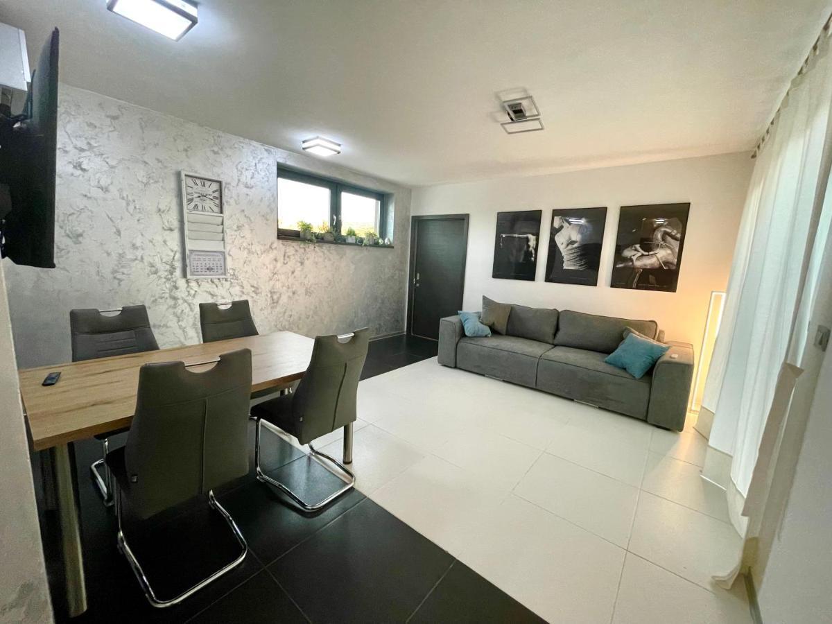 Apartament Mega Prvacina Zewnętrze zdjęcie